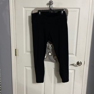 LULULEMON WOMENS leggings.  My husband bought wrong size.   14
